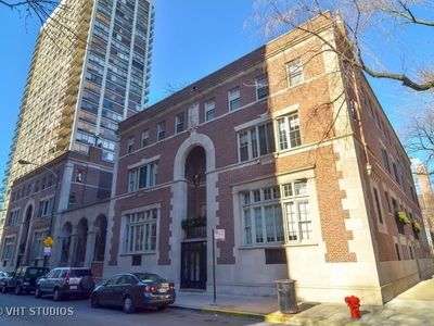 50 W Schiller St #H1, Chicago, IL, 60610