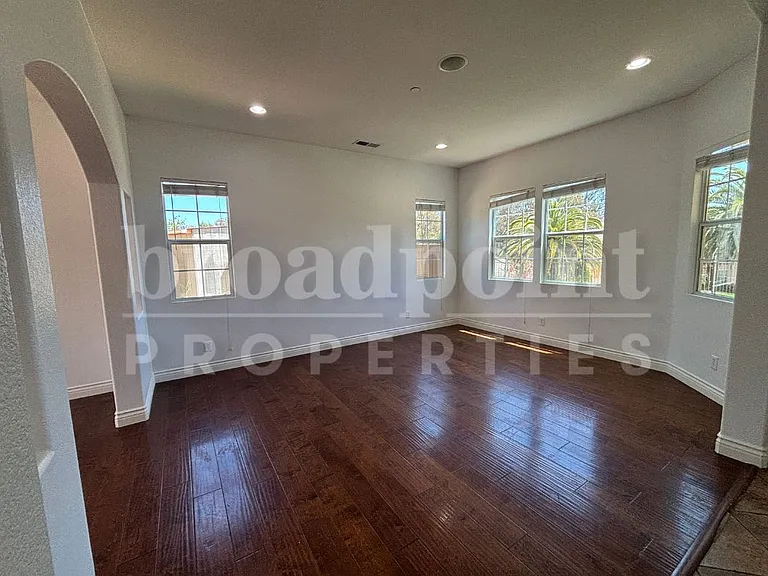 637 Oak Glade Dr — Photo 4
