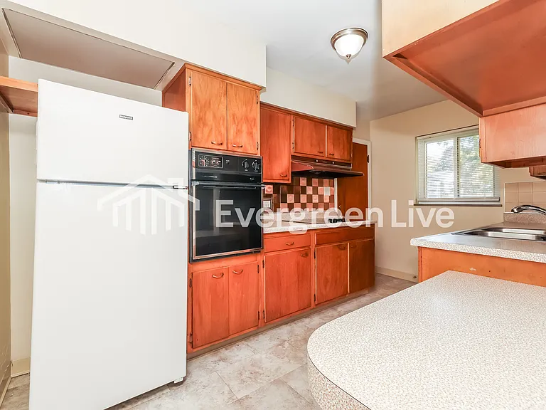 3826 E 4th St — Photo 9