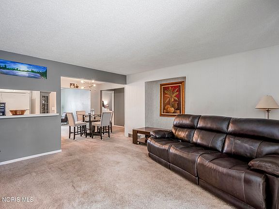 3rd image of 2720 Westcastle Dr Unit 1