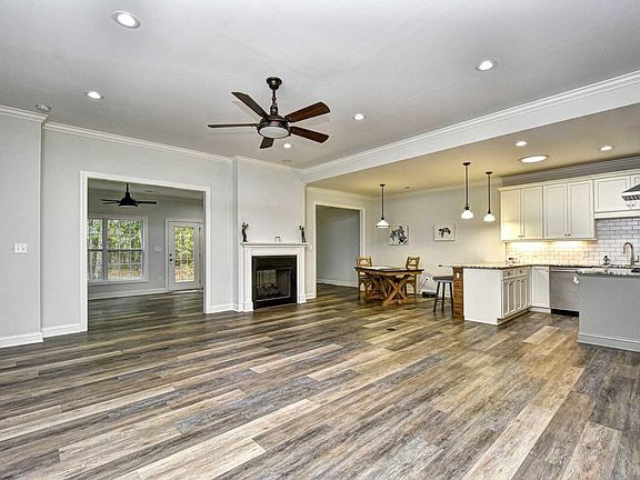 5th image of 377 Dornoch Dr.