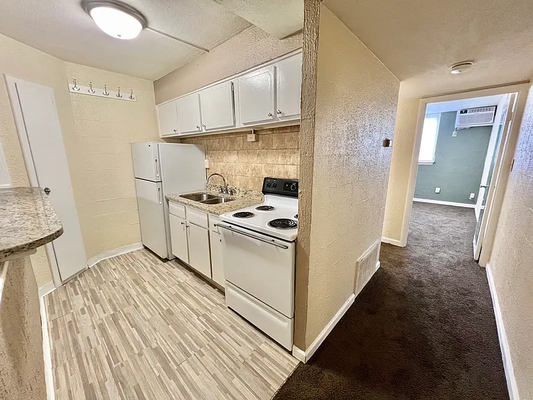 Heather House Apartments — Photo 13