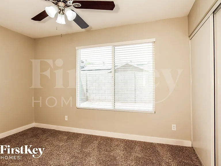 8038 W Windrose Dr — Photo 10