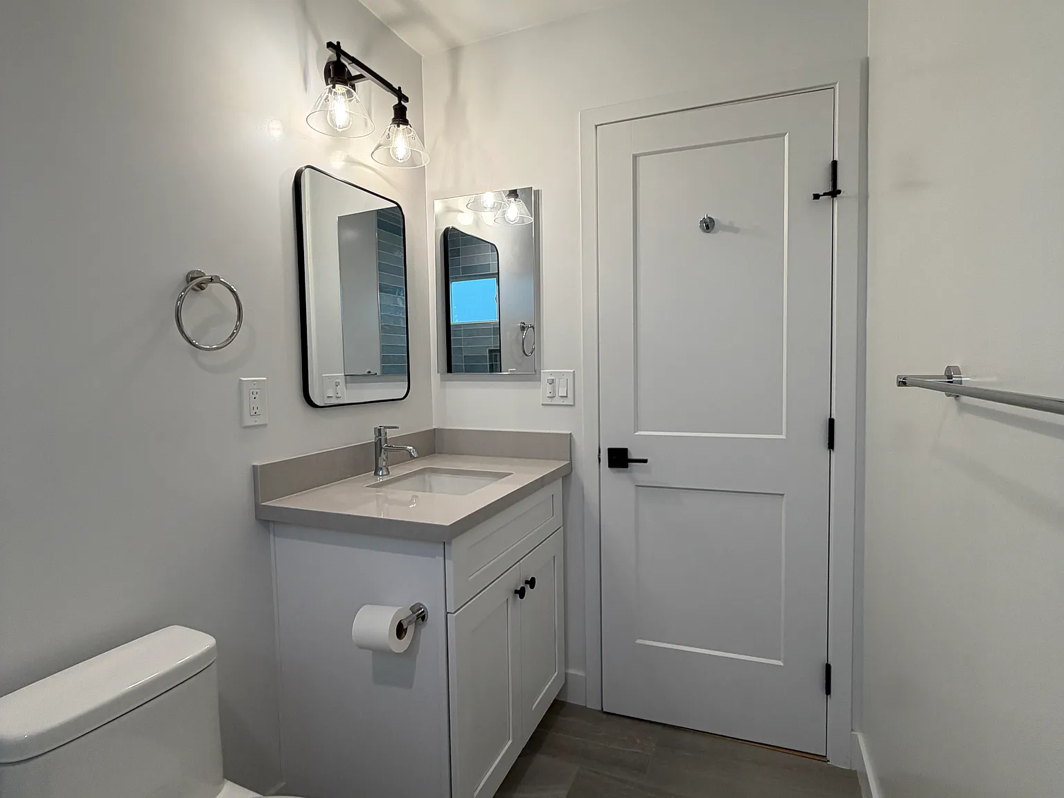 2 bed, 816 sqft, $3,750 — Photo 4