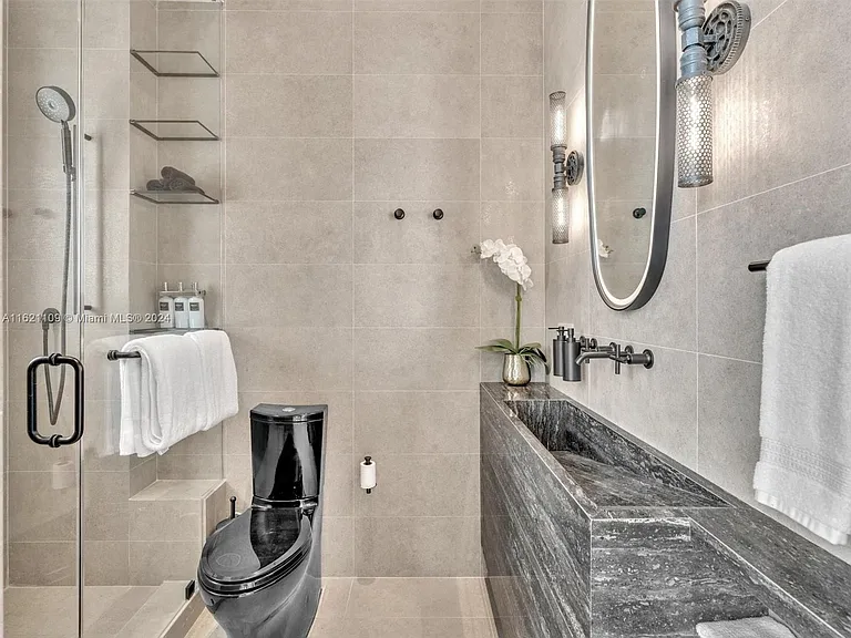 250 NW 23rd St #410 — Photo 15