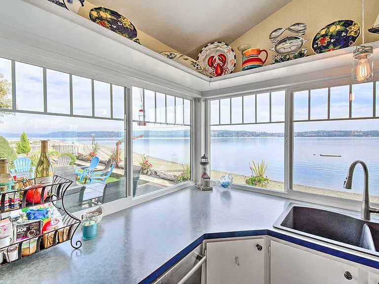 9946 Johnson Point Rd NE — Photo 4