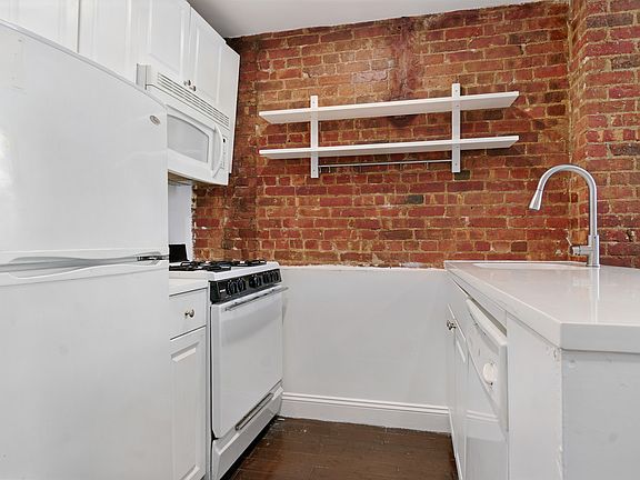 3rd image of 328 W 47th St APT 2A