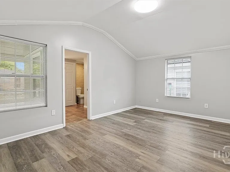 705 W 47th St — Photo 13