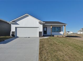 1149 Fifield Rd, Pella, IA 50219