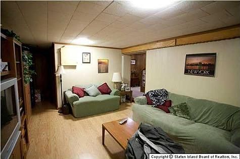 5th image of 46 Clawson St