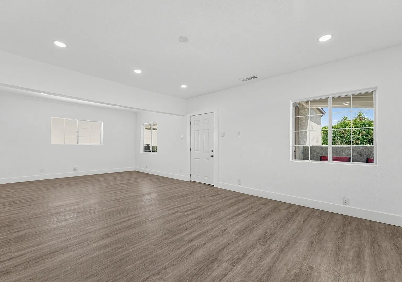 Charming 3BR 2BA in Los Angeles — Photo 2