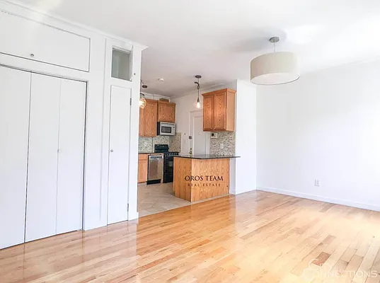 Rented by City Connections Realty | media 3