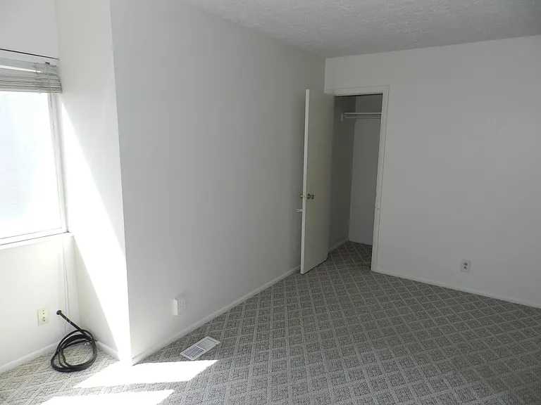 1024 S 900 E — Photo 6