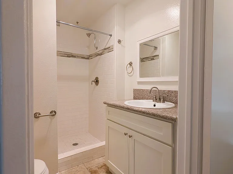 Camarillo Sunshine Apartments — Photo 16