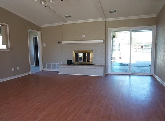 3rd image of 421 Colonial Dr