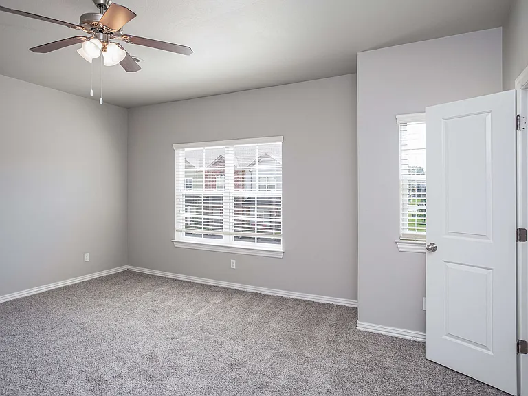 Towne Park Apartments — Photo 21