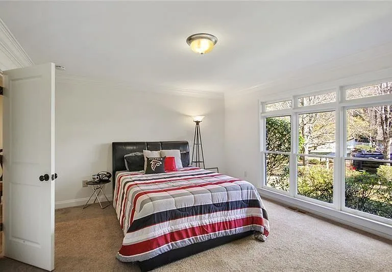 1930 Wildwood Pl NE — Photo 21