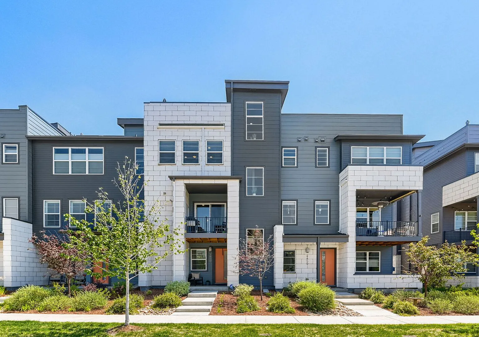 Modern Central Park Townhome with Rooftop Mountain Views — Photo 1