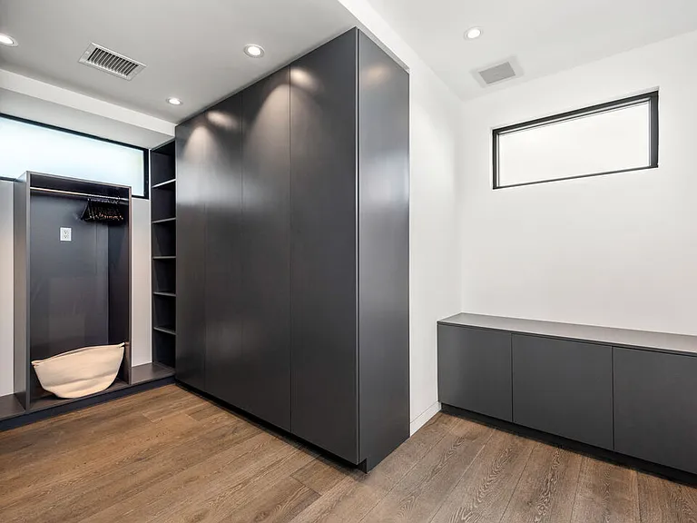 9305 Nightingale Dr — Photo 31