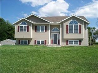 5670 NW Sale Barn Rd, Cameron, MO 64429