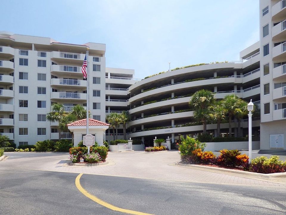 Cloverleaf Condos