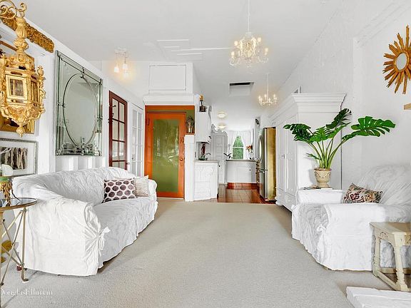 5th image of 629 E 6th St APT 5