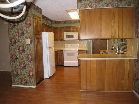 5th image of 3109 Oakridge Dr