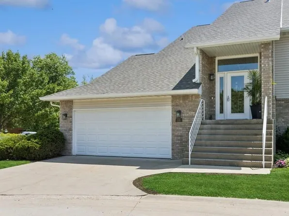 135 Pentire Cir, Iowa City, IA 52245