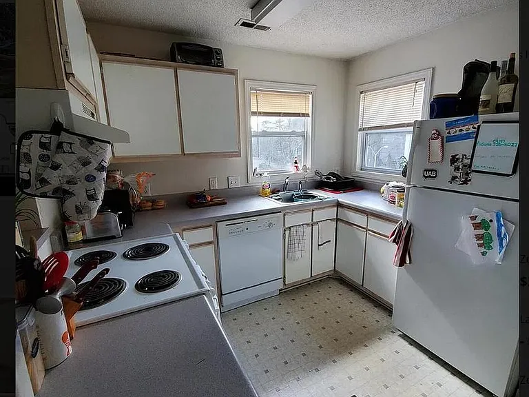 1140 Carlton Ave #102 — Photo 9