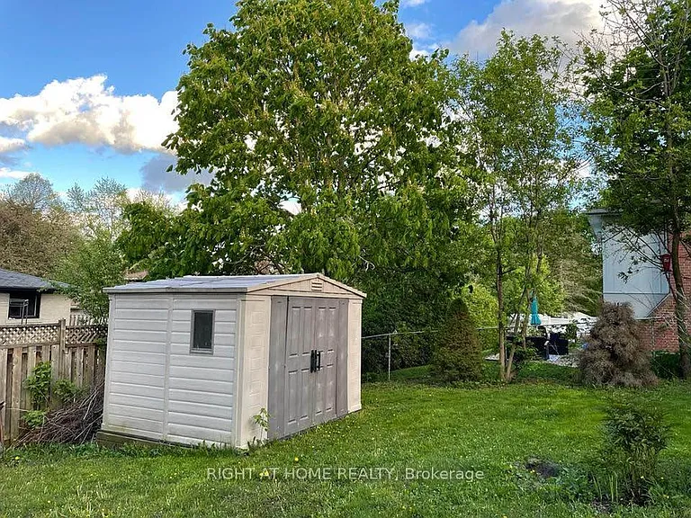 39 Devins Dr — Photo 13