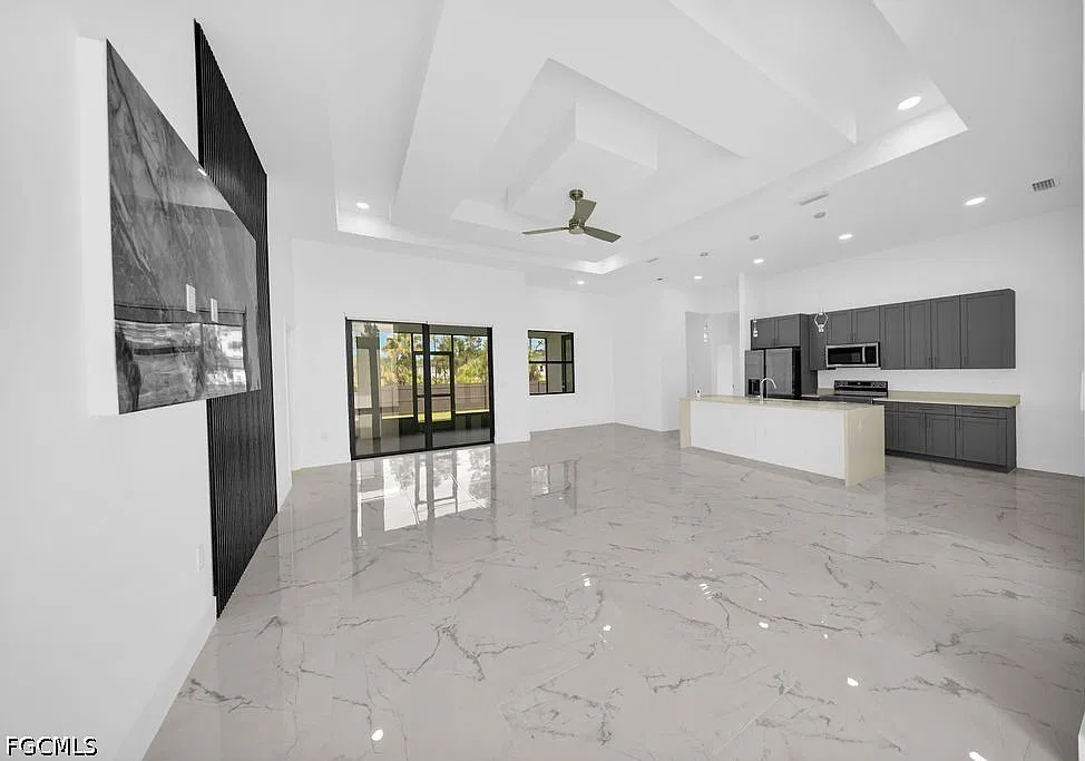 3 bed, 2.0 bath, 1869 sqft, $2,475 — Photo 3
