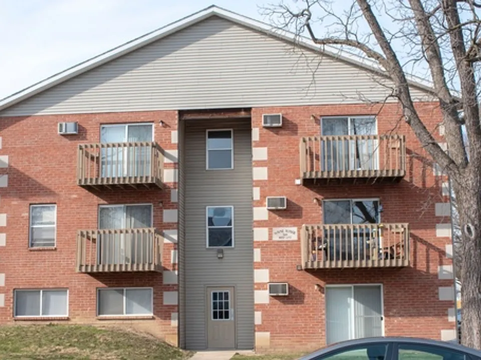 318 W Lutz Ave