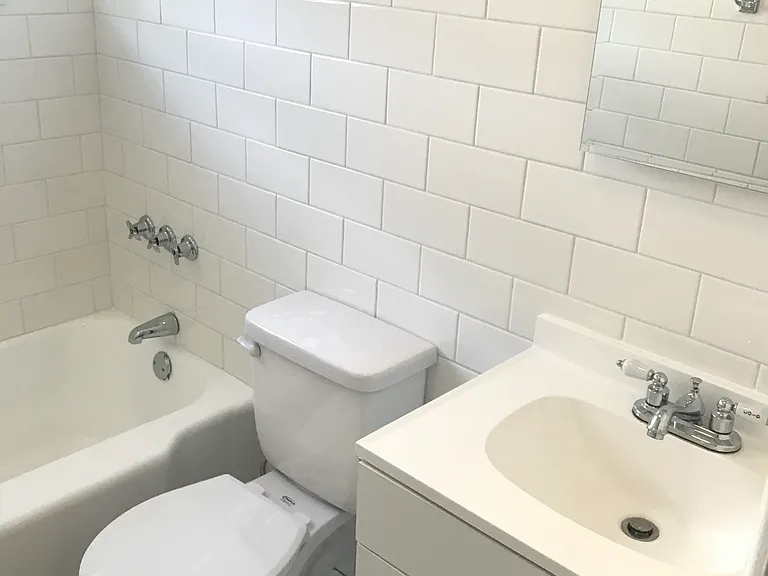 1714 Montana Ave — Photo 7