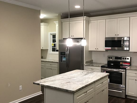 4th image of 10 Stoneybrook Ln