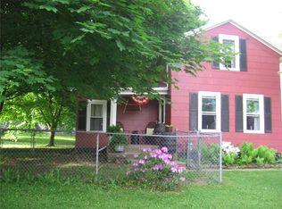 78 Rochester St, Bergen, NY 14416