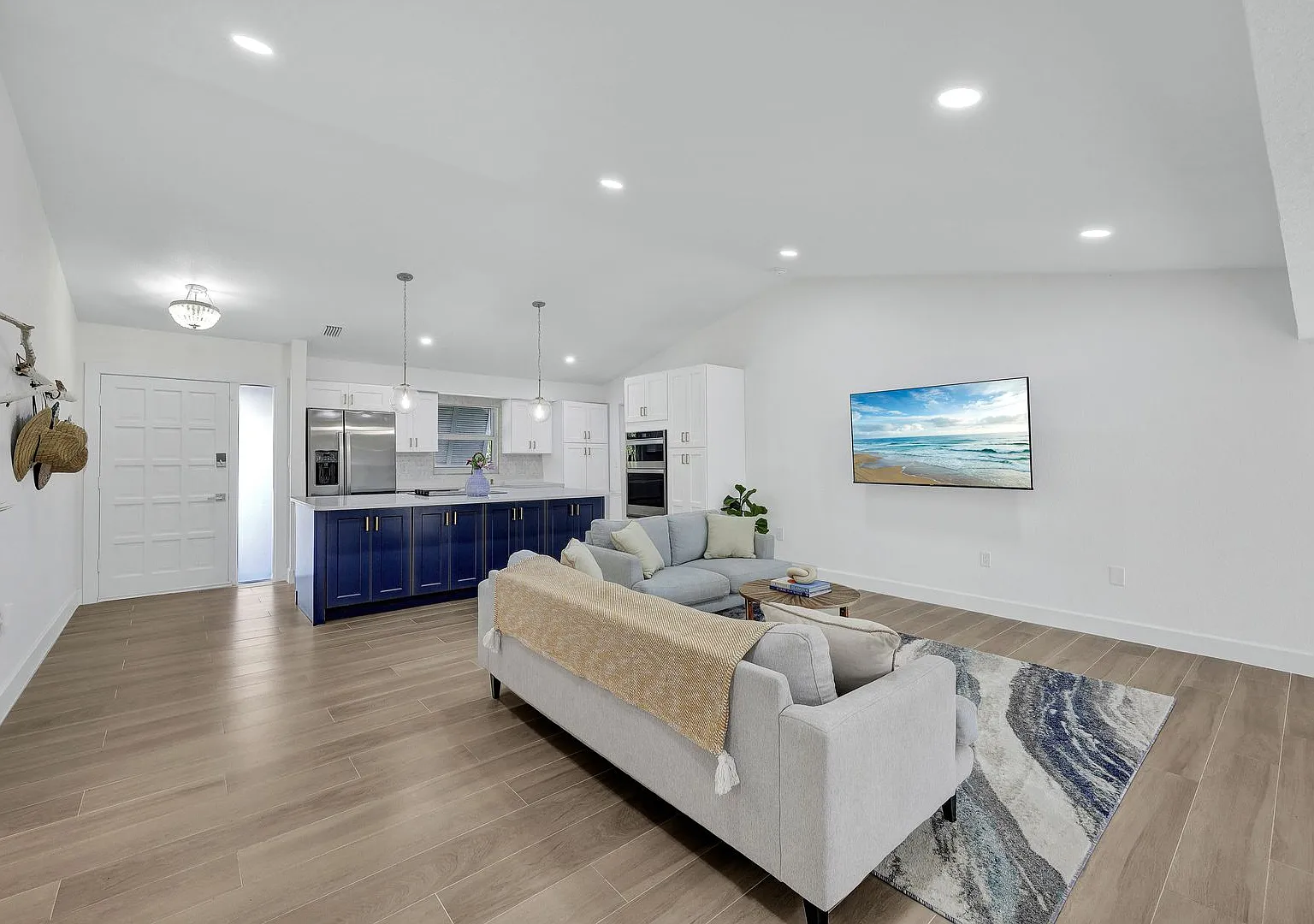 3 bed, 1650 sqft, $4,899 — Photo 3
