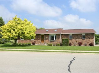 5315 Saratoga Rd, Dubuque, IA 52002