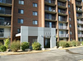 777 Royal St George Dr APT 617, Naperville, IL 60563