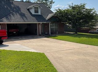 711 Brookhollow Dr, White Oak, TX 75693