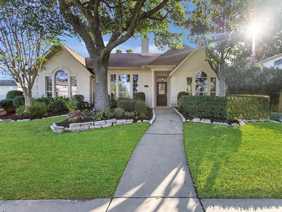 1st image of 2739 Sandpebble Dr