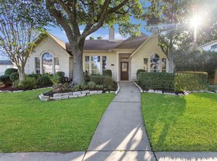 2739 Sandpebble Dr, Seabrook, TX 77586