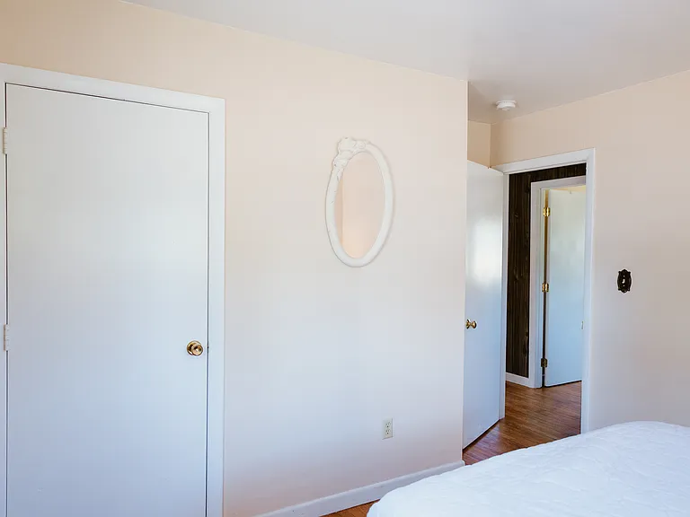 216 E Grand Ave — Photo 19