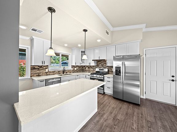 5th image of 3832 La Mesa Ave