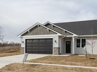828 Trail Ridge Rd, Indianola, IA 50125