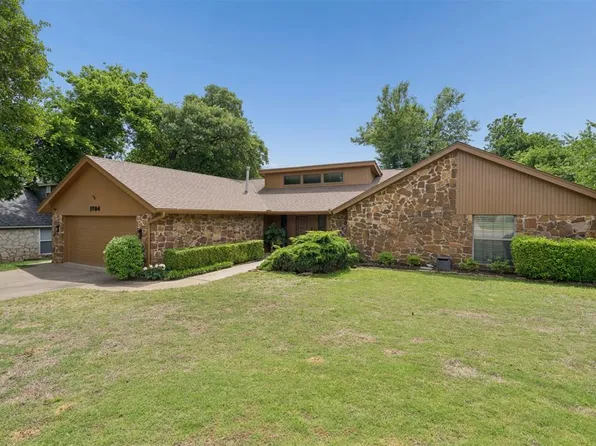 1704 Seminole Dr, Edmond, OK 73013