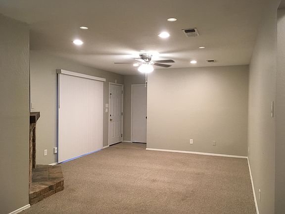 4th image of 2320 Torrington Dr APT A