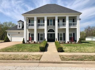 818 Golf Rd, Webb City, MO 64870