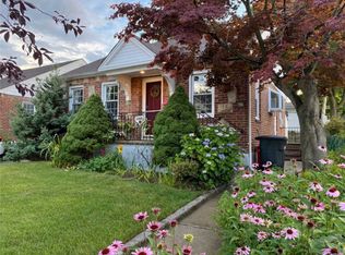 62 Collins Ave, Williston Park, NY 11596