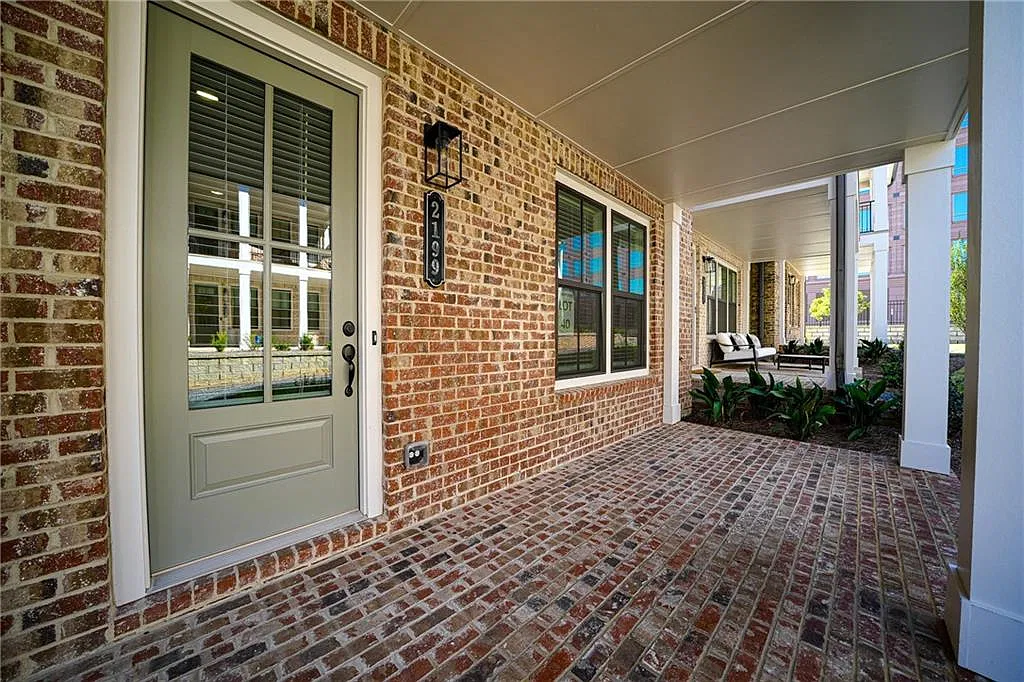 3 bed, 3.5 bath, 2178 sqft, $3,950 — Photo 4