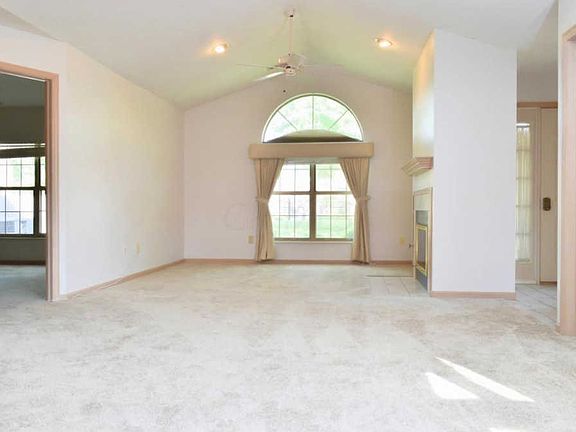 4th image of 5850 Locbury Ln